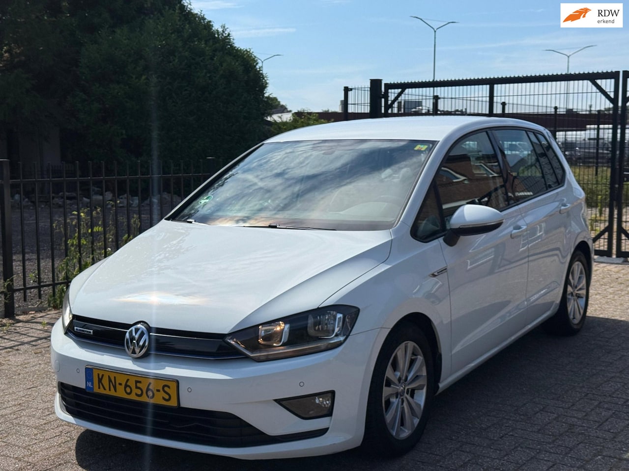 Volkswagen Golf Sportsvan - 1.0 TSI Connected Series incl beurt! - AutoWereld.nl