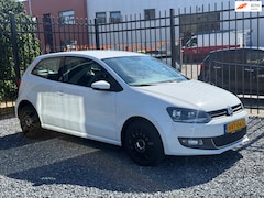 Volkswagen Polo - 1.2 TSI Comfortline AIRCOTREKHAAKNAVISTOELVERWARMING6BAK105PK