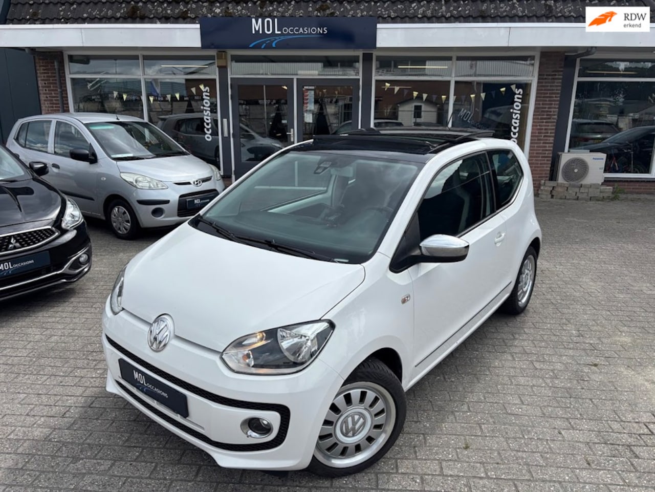 Volkswagen Up! - HIGH 1.0 | AUT *NW koppeling* | Panorama | Stoelverw | Cruise | Sensoren | - AutoWereld.nl