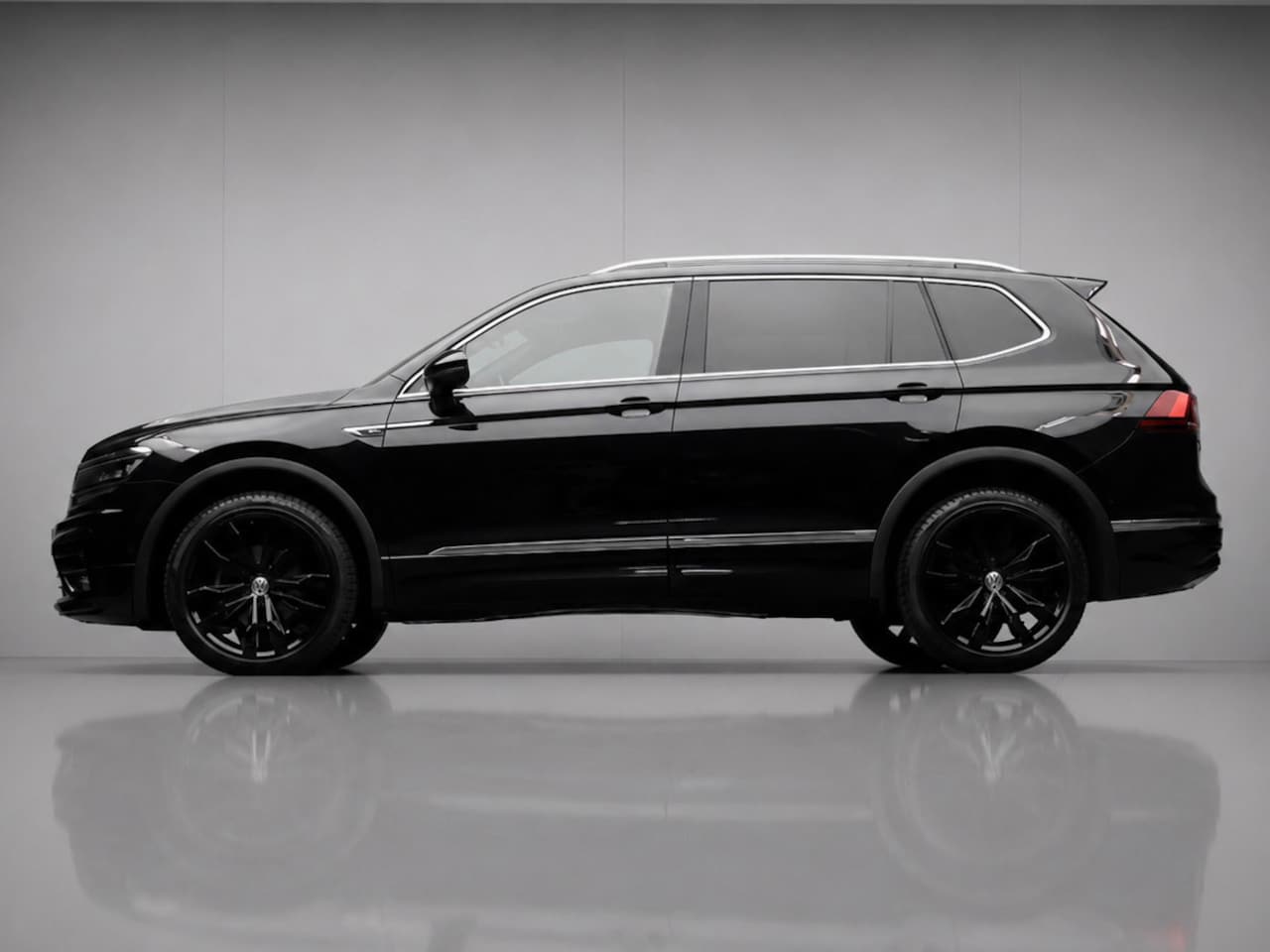 Volkswagen Tiguan Allspace - 1.5 TSI Highline Business R 7p. (APPLECAR PLAY,PANORAMADAK,CAMERA,ALCANTARA,STOELVERWARMIN - AutoWereld.nl