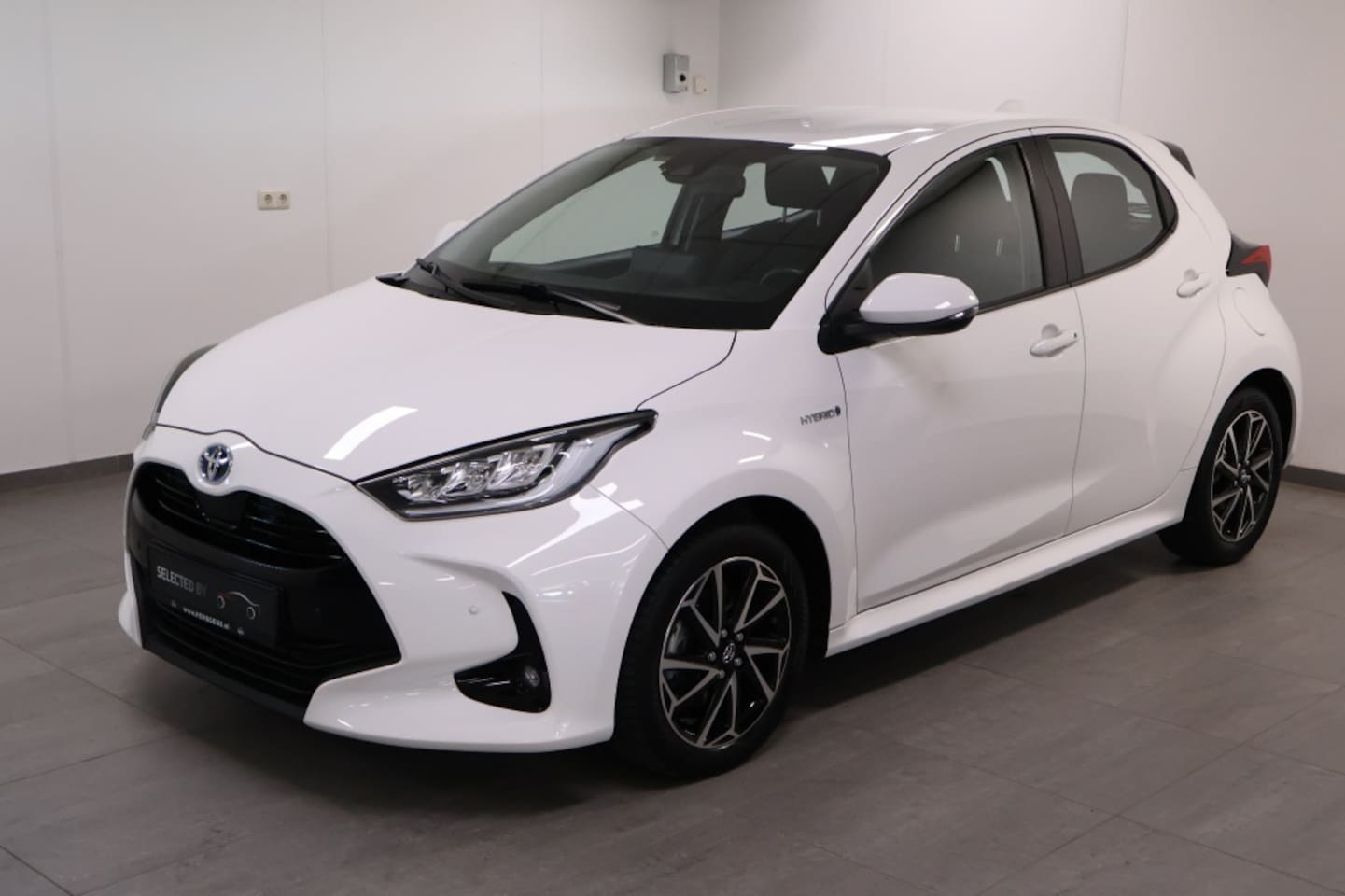 Toyota Yaris - 1.5 Hybride Dynamic | PDC V+A | 1e Eigenaar - AutoWereld.nl