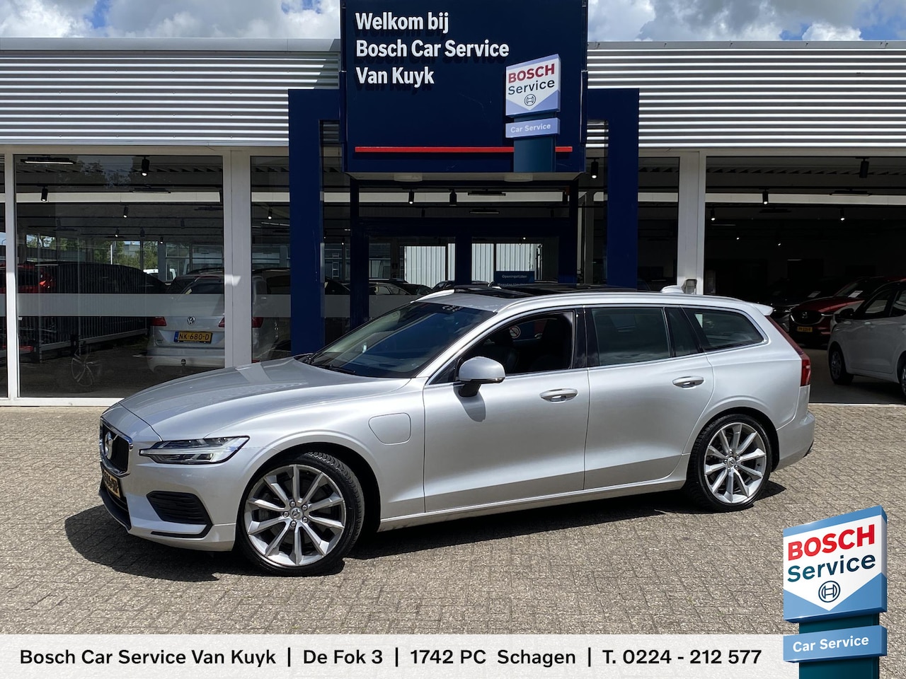 Volvo V60 - 2.0 T6 Twin Engine AWD Momentum Pro / Luxury Line / Styling Pack / NL-auto / 1e eigenaar / - AutoWereld.nl
