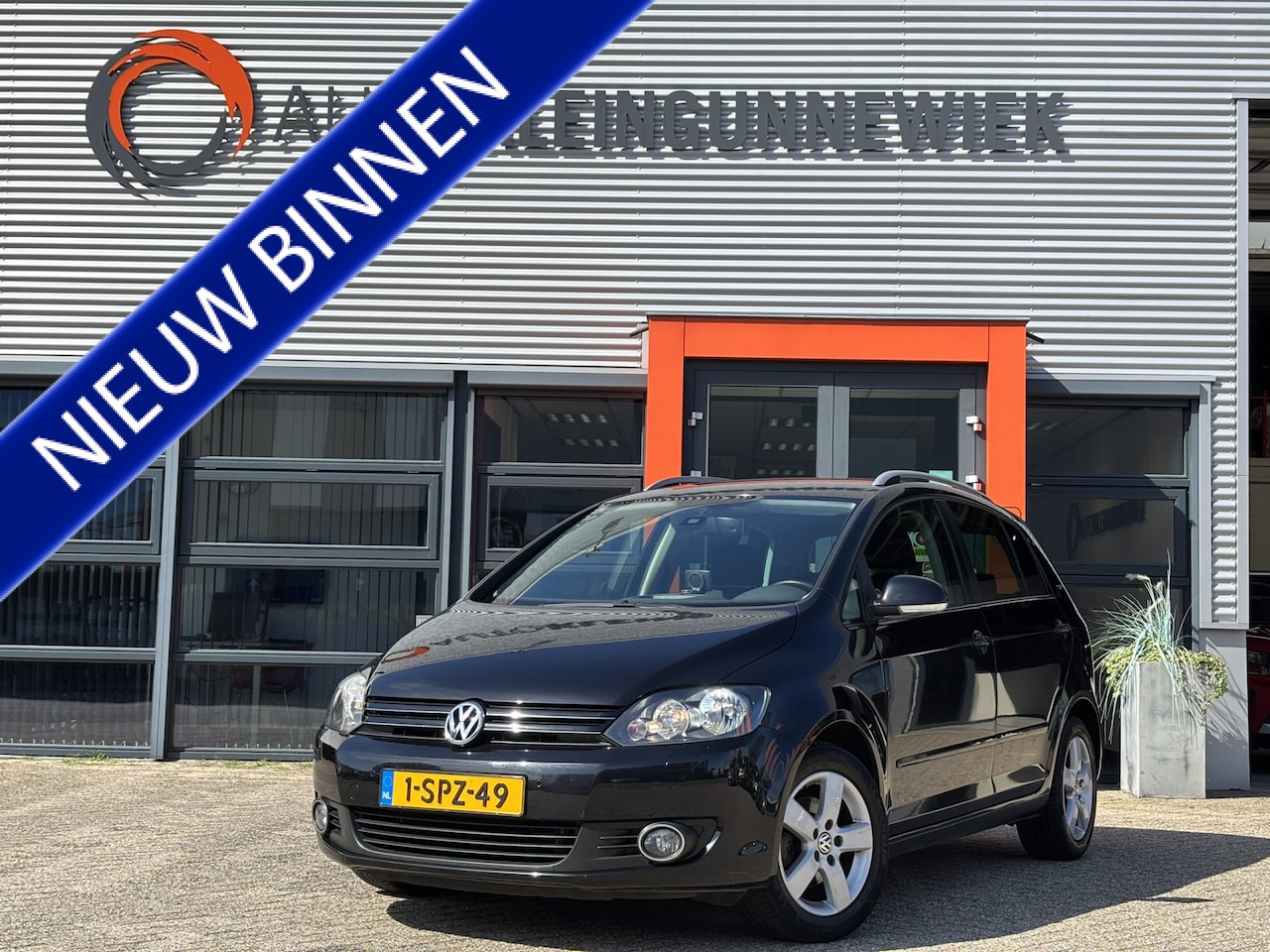 Volkswagen Golf Plus - 1.2 TSI Highline BlueMotion / Stoelverwarming / Parkeersensoren V+A / Trekhaak / Extra Win - AutoWereld.nl