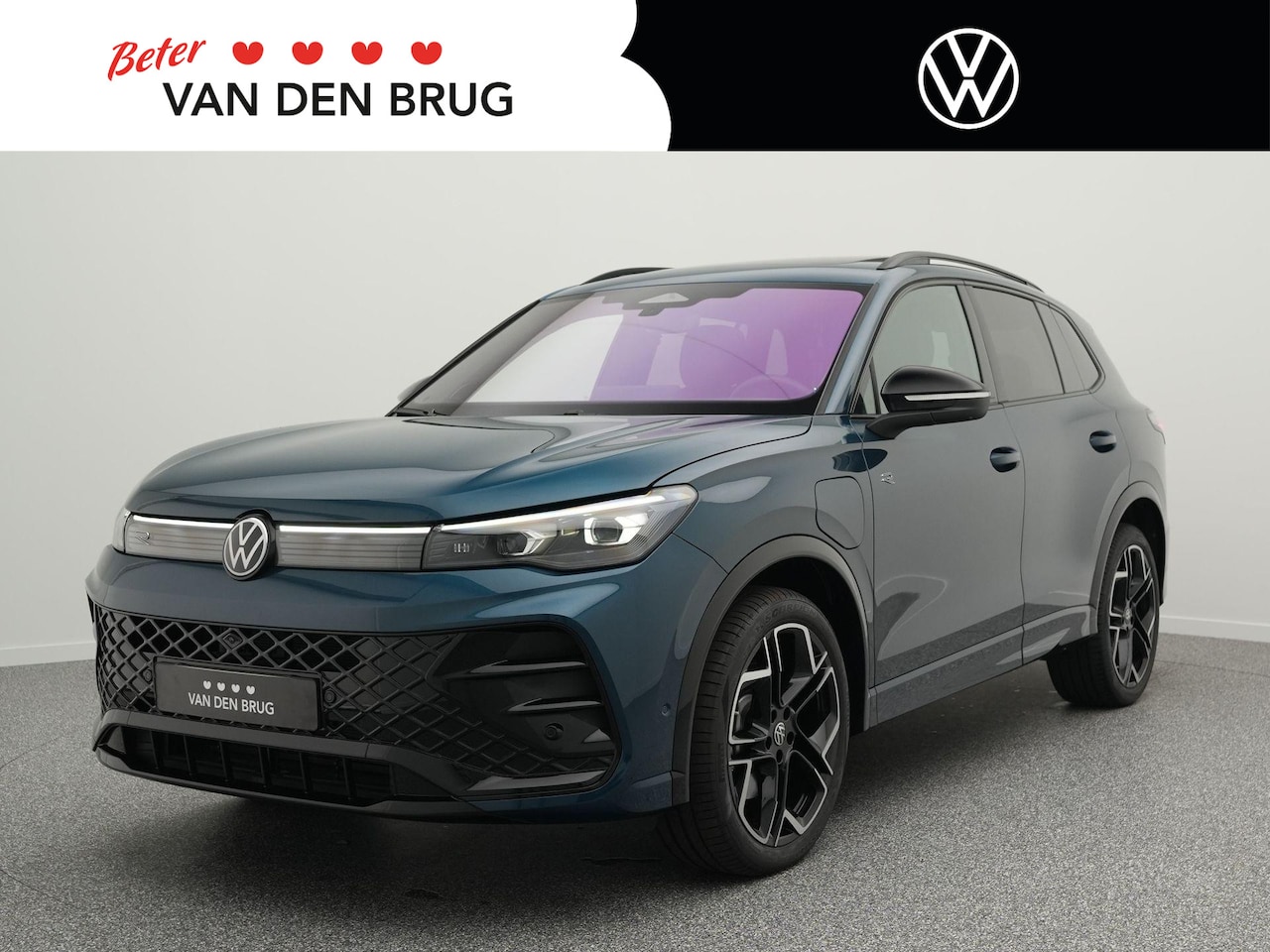 Volkswagen Tiguan - R-Line 1.5 204 PK eHybrid | Panoramadak | Black Style | Harman/Kardon | Trekhaak | 360 Cam - AutoWereld.nl