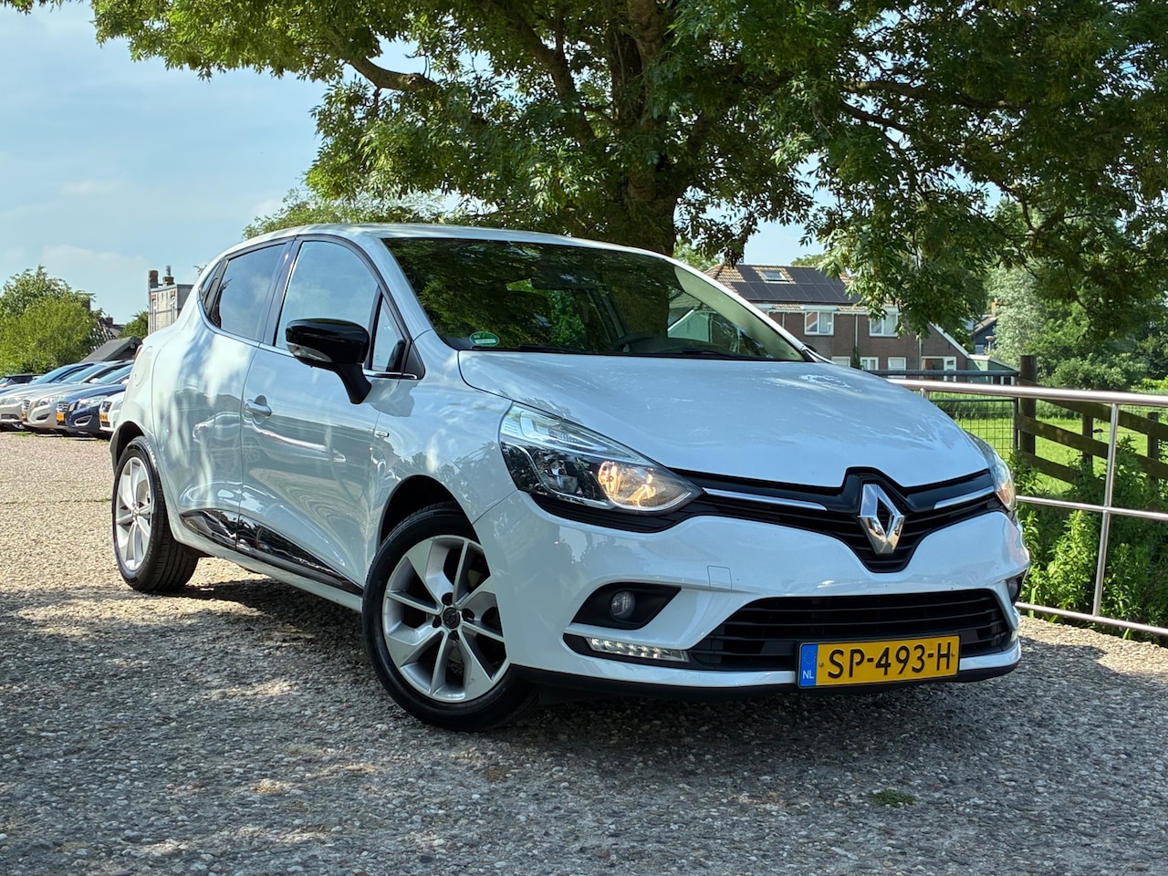 Renault Clio - 1.5 dCi Ecoleader Limited | Cruise + Airco nu € 7.975,-!!! - AutoWereld.nl