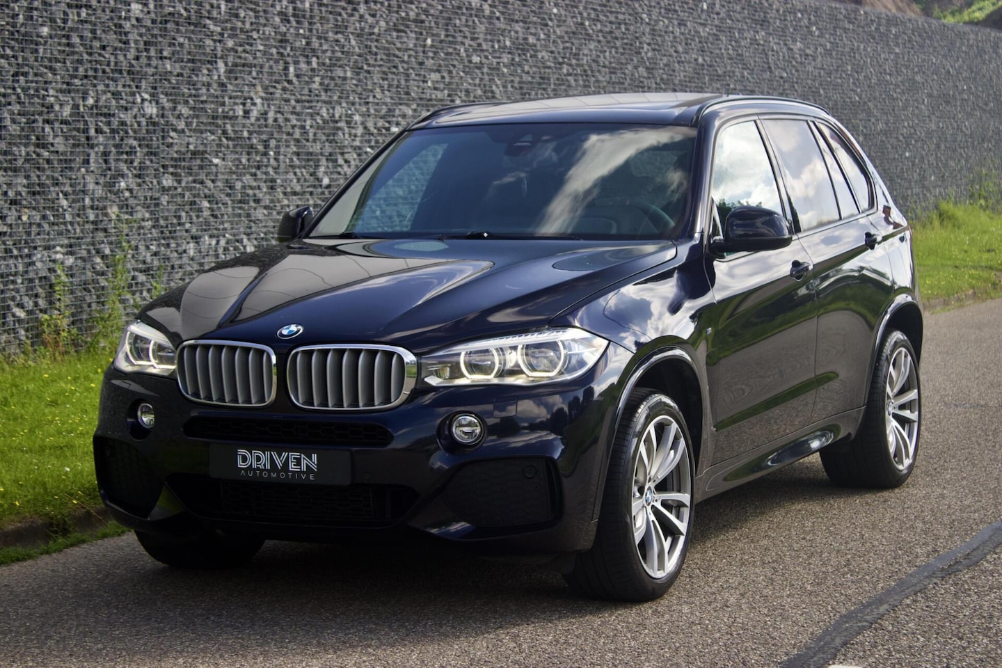 BMW X5 - 30d GRIJS KENTEKEN | Marge - Comfort Stoelen - Pano - AutoWereld.nl