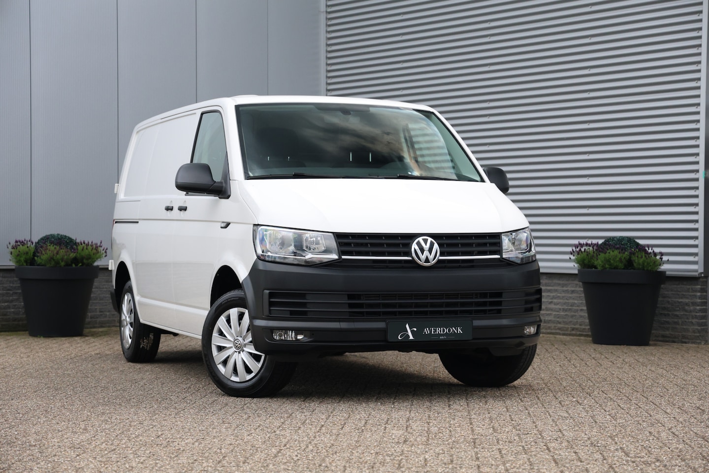 Volkswagen Transporter - 2.0 TSI L1H1 Comfortline Benzine Navi|Cruise|PDC - AutoWereld.nl
