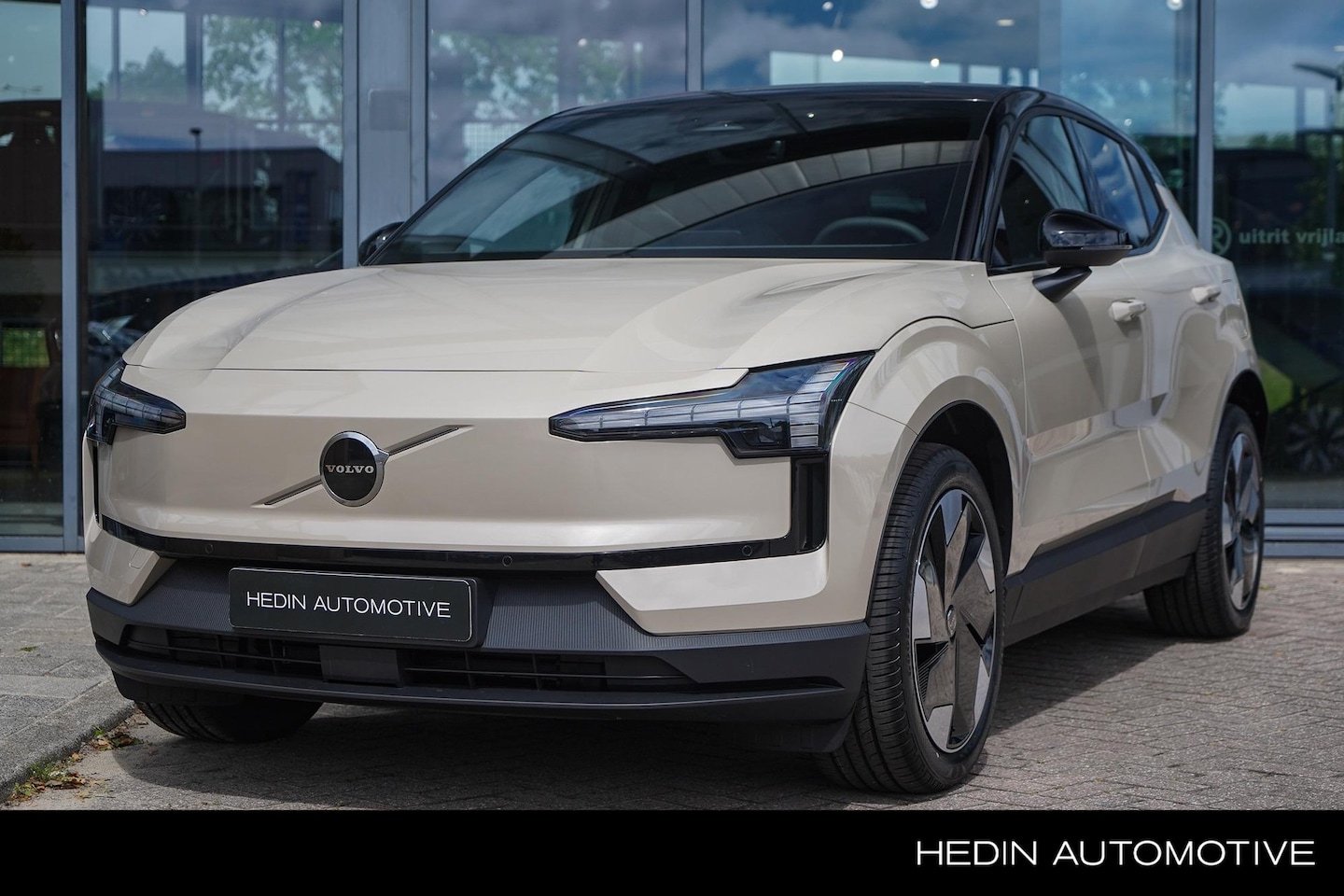 Volvo EX30 - P5 Long Range Plus Europa 69 kWh | Elek. Stoelen + Geheugen | Harman/Kardon | Digital Key - AutoWereld.nl