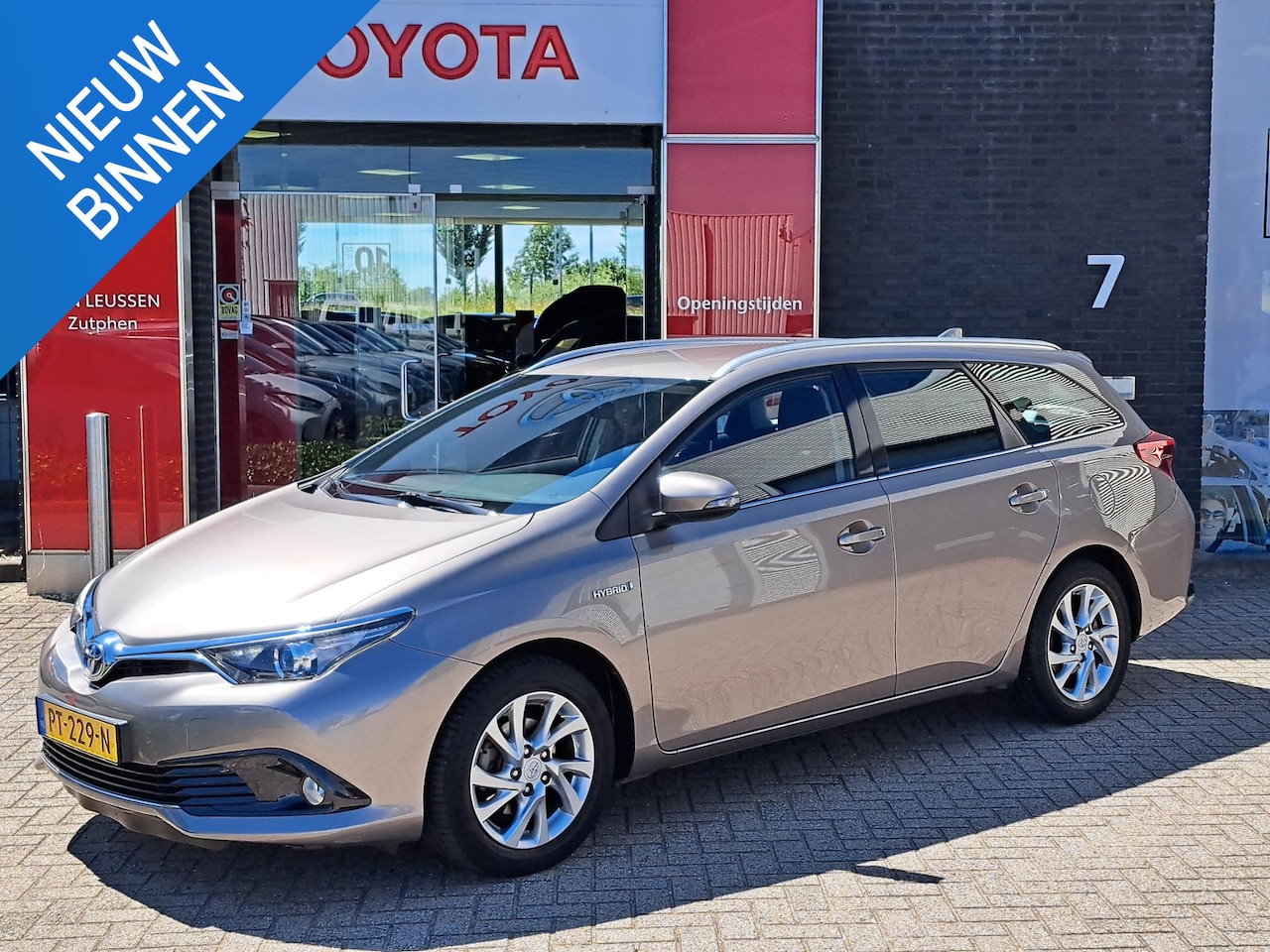 Toyota Auris Touring Sports - 1.8 Hybrid Dynamic ACHTERUITRIJCAMERA AIRCO ONDERHOUDSBOEKJES - AutoWereld.nl