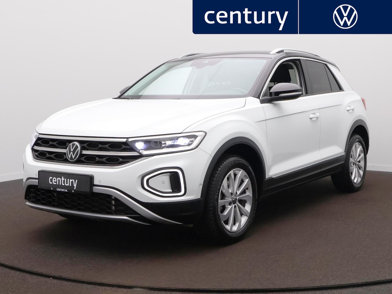 Volkswagen T-Roc - 1.5 TSI Style Automaat - Navigatie - Camera - ACC- Side Assist - Achterklep elektrisch - P - AutoWereld.nl
