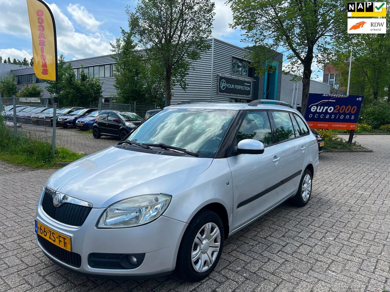 Skoda Fabia Combi - 1.4-16V Ambiente - NIEUWE JAAR APK ! - AutoWereld.nl