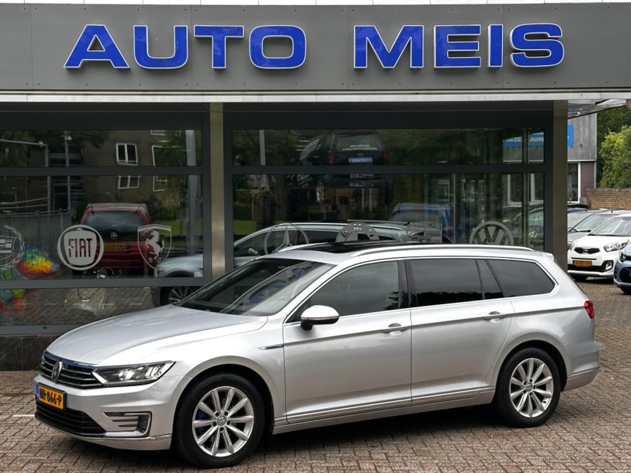 Volkswagen Passat - 1.4 TSI GTE Highline automaat Navi Airco Panorama Camera Trekhaak - AutoWereld.nl