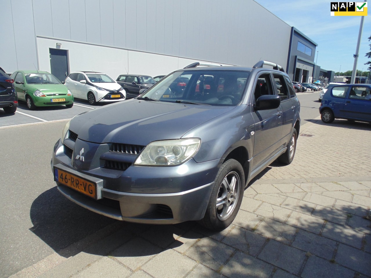 Mitsubishi Outlander - 2.0 Invite plus MET AIRCO - AutoWereld.nl