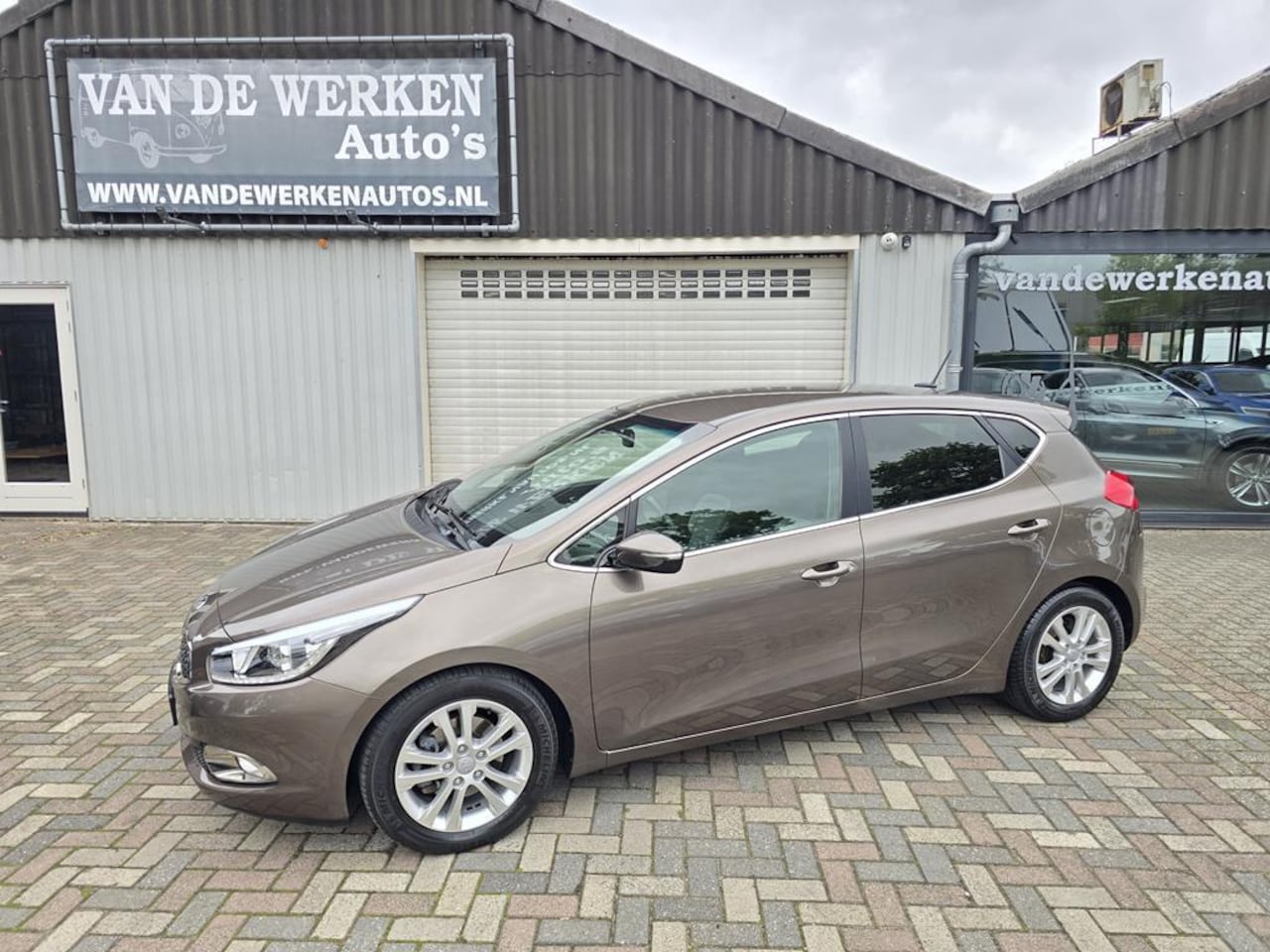 Kia Cee'd - 1.6 GDI Super Pack AUTOMAAT Clima|Navi|Leer|Camera|Pdc!!! - AutoWereld.nl