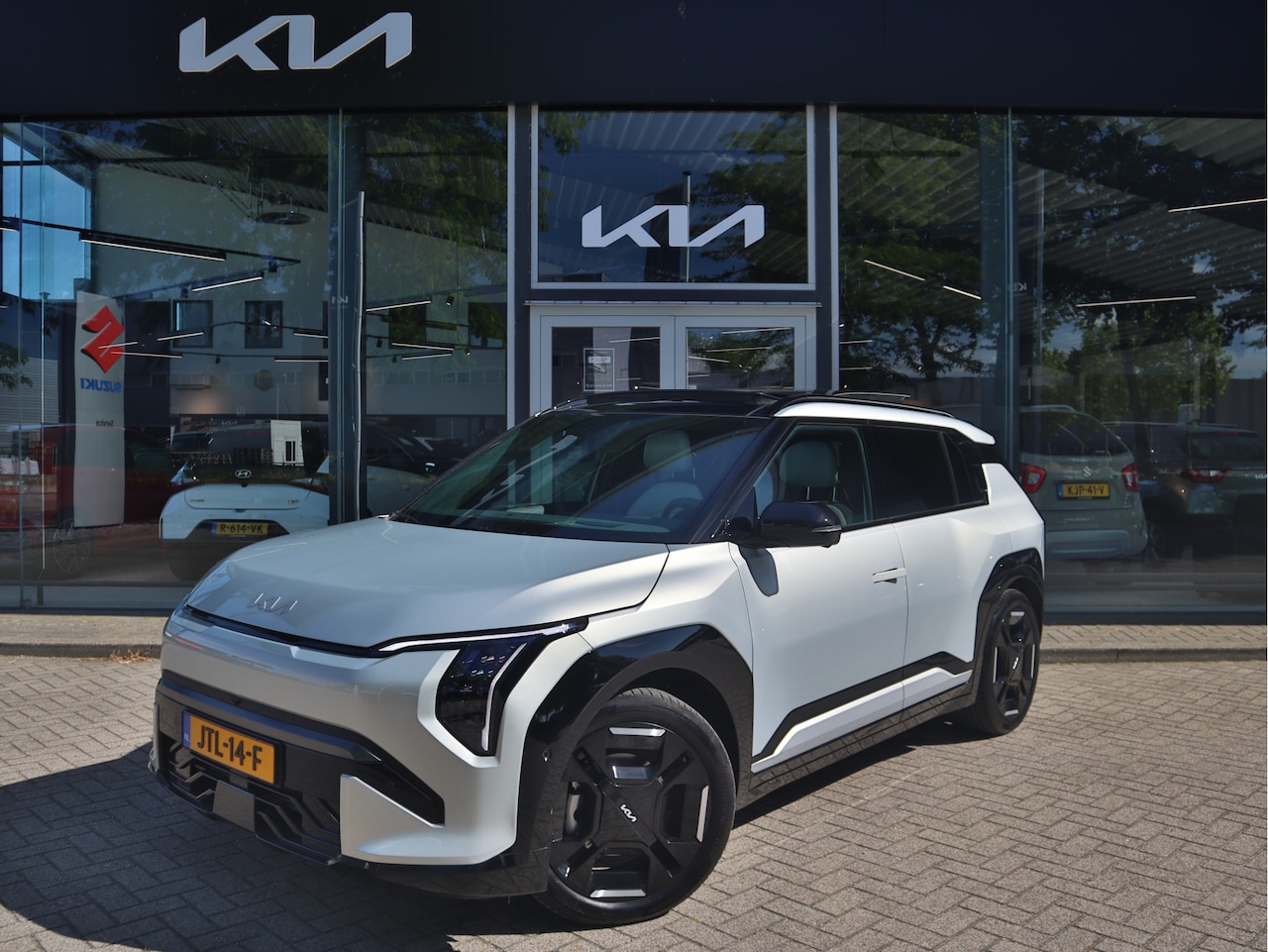 Kia EV3 - GT-PlusLine 81.4 kWh Panoramadak | Harman Kardon | 360 Camera | tot 10 Jaar Garantie - AutoWereld.nl