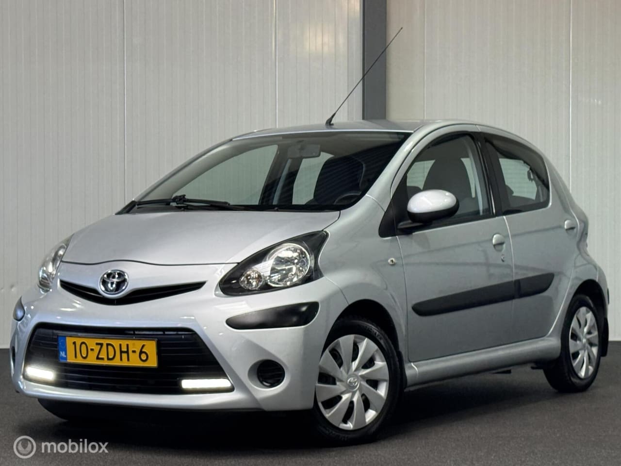Toyota Aygo - 1.0 VVT-i Aspiration5-drs [ NAP trekhaak airco ] - AutoWereld.nl