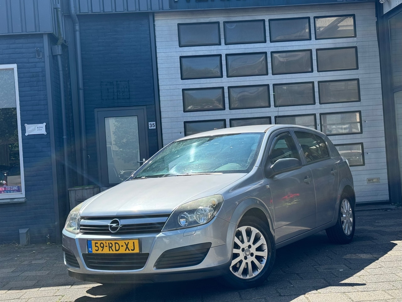 Opel Astra - 1.6 Essentia | Airco | Navi | Cruise | 5-DRS - AutoWereld.nl