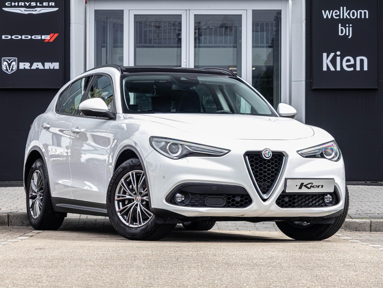 Alfa Romeo Stelvio - 2.2d Super | Pano-dak | Lederen bekleding | Schakelflippers | NL auto | - AutoWereld.nl
