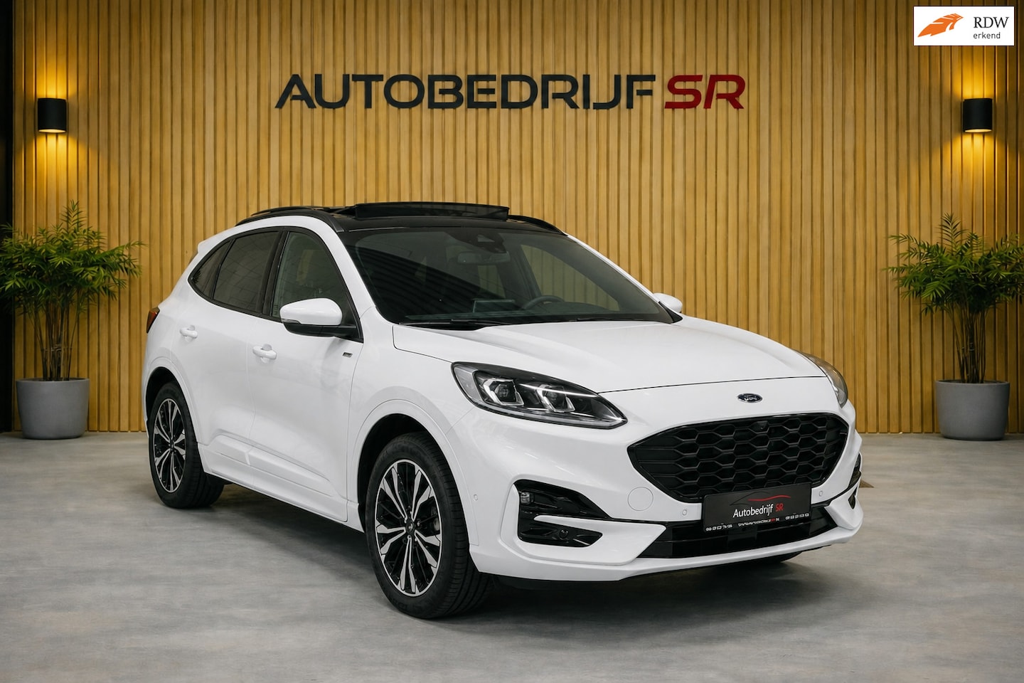 Ford Kuga - 2.5 Plug-in ST-Line X Panoramadak! Hud! Camera! Stoelverwarming! Navigatie! Vol Opties!! - AutoWereld.nl