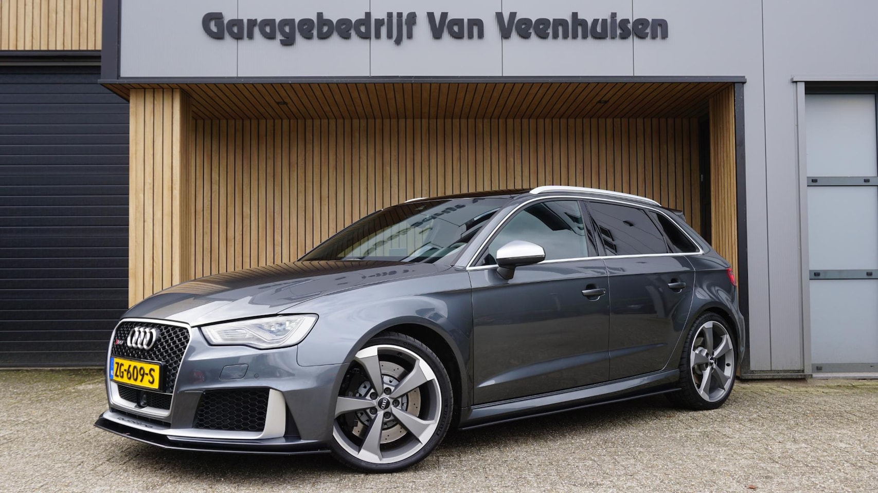 Audi RS3 - Sportback 2.5 TFSI 367pk Quattro RS-Seats Pano.Dak ArmyTrix & Eventuri Bearlock B&O *Keuri - AutoWereld.nl