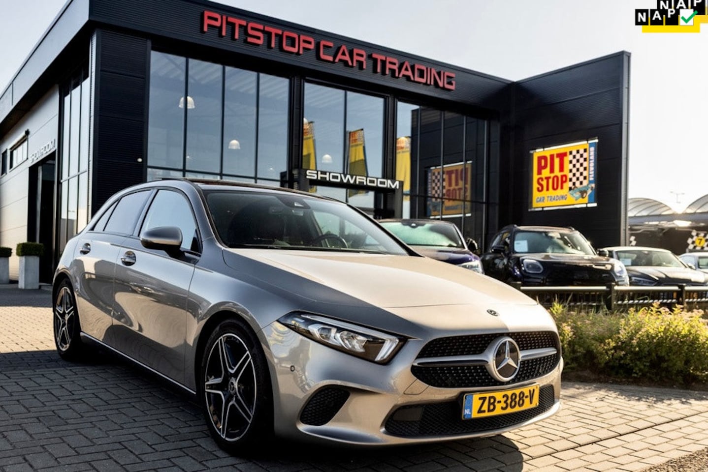 Mercedes-Benz A-klasse - 180 AMG velgen, Pano, Carplay, NL Auto, Camera, Topstaat! - AutoWereld.nl