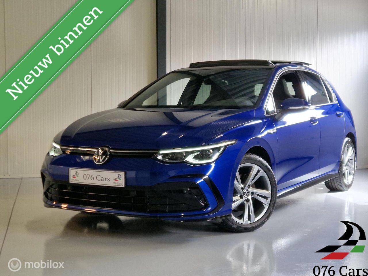 Volkswagen Golf - 1.5 eTSI R-Line IQ LIGHTS PANO 42000 KM DEALERONDERHOUDEN - AutoWereld.nl