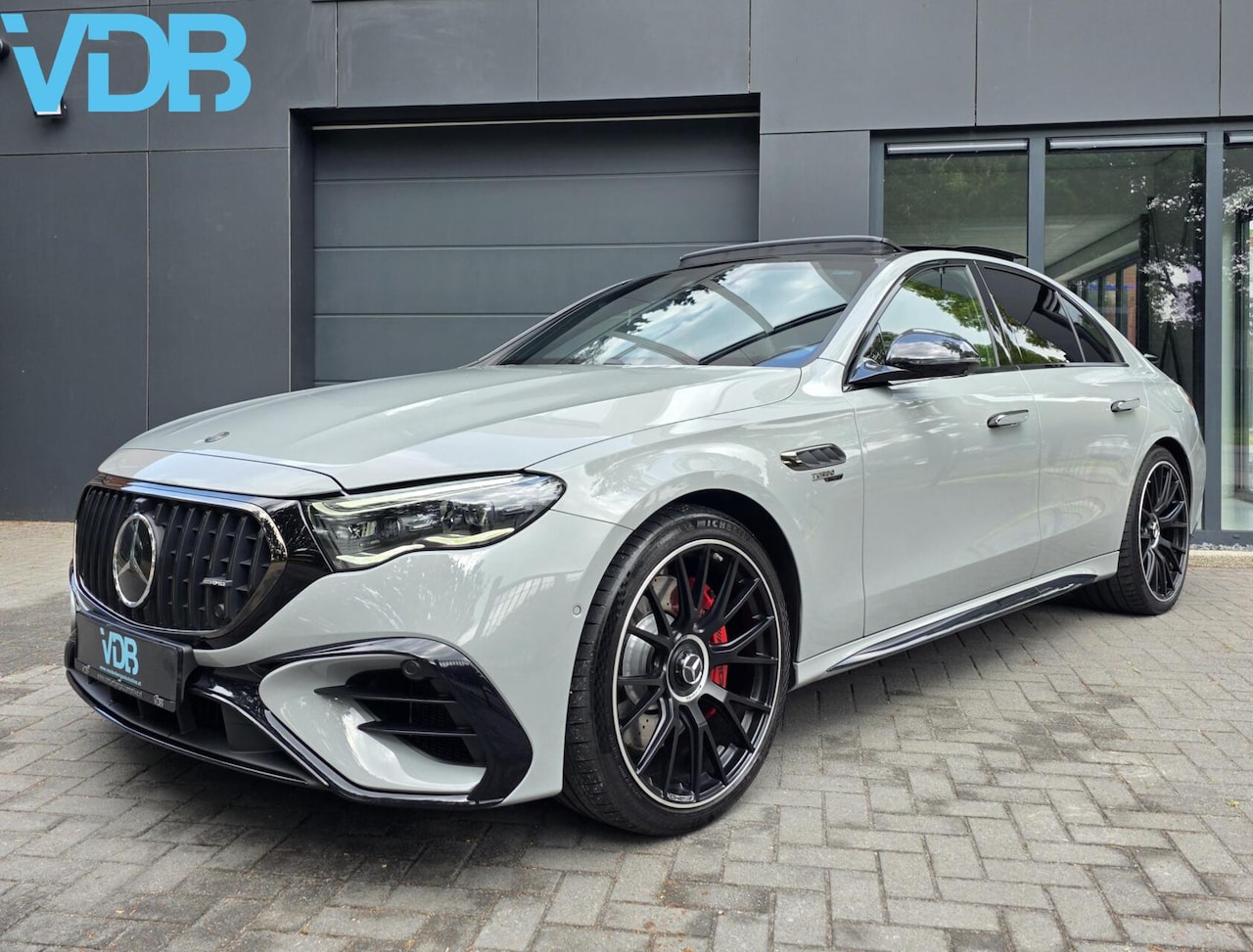 Mercedes-Benz E-klasse - AMG 53 4MATIC+ ALPINGRAU PANO KUIP BTW VOL - AutoWereld.nl