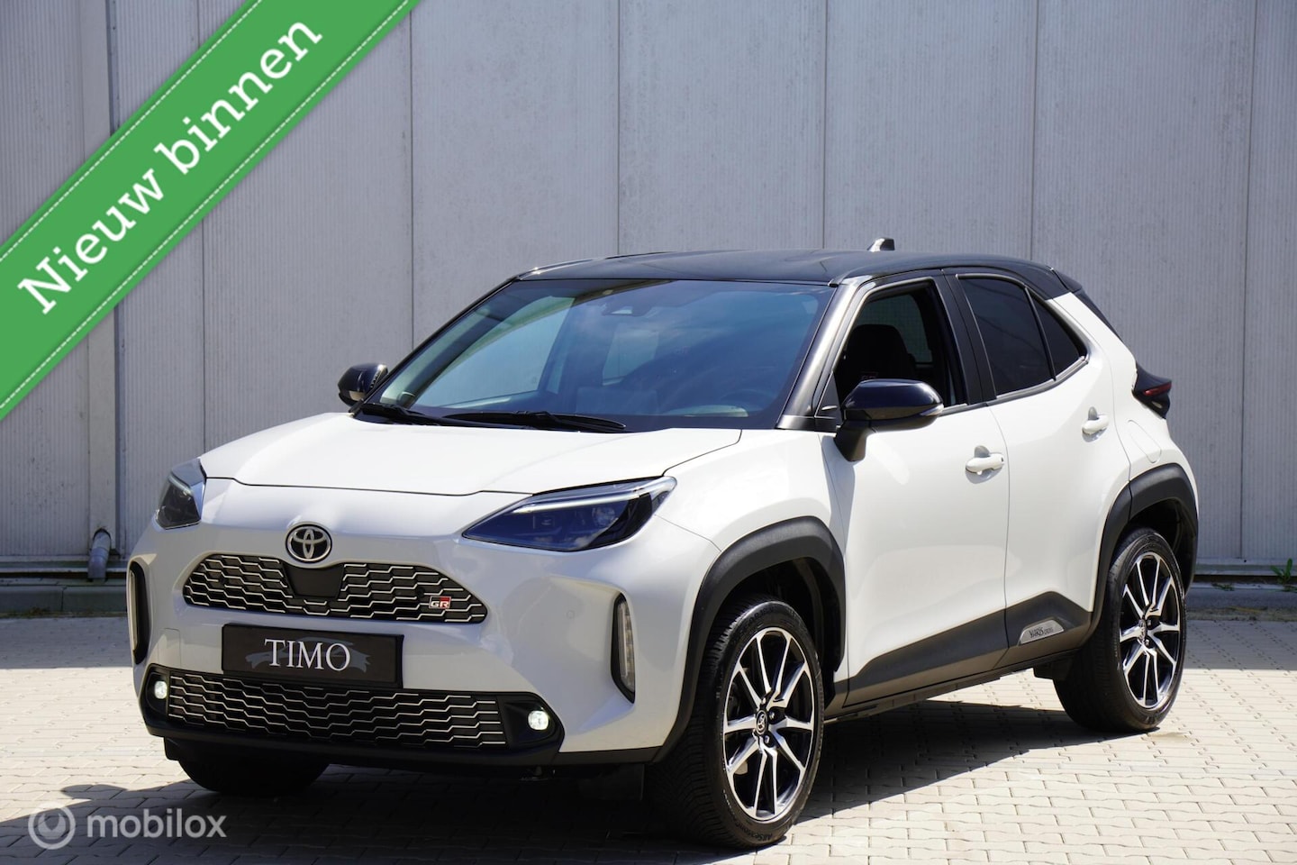 Toyota Yaris Cross - 1.5 Hybrid GR Sport HUD Krijtgrijze lak - AutoWereld.nl