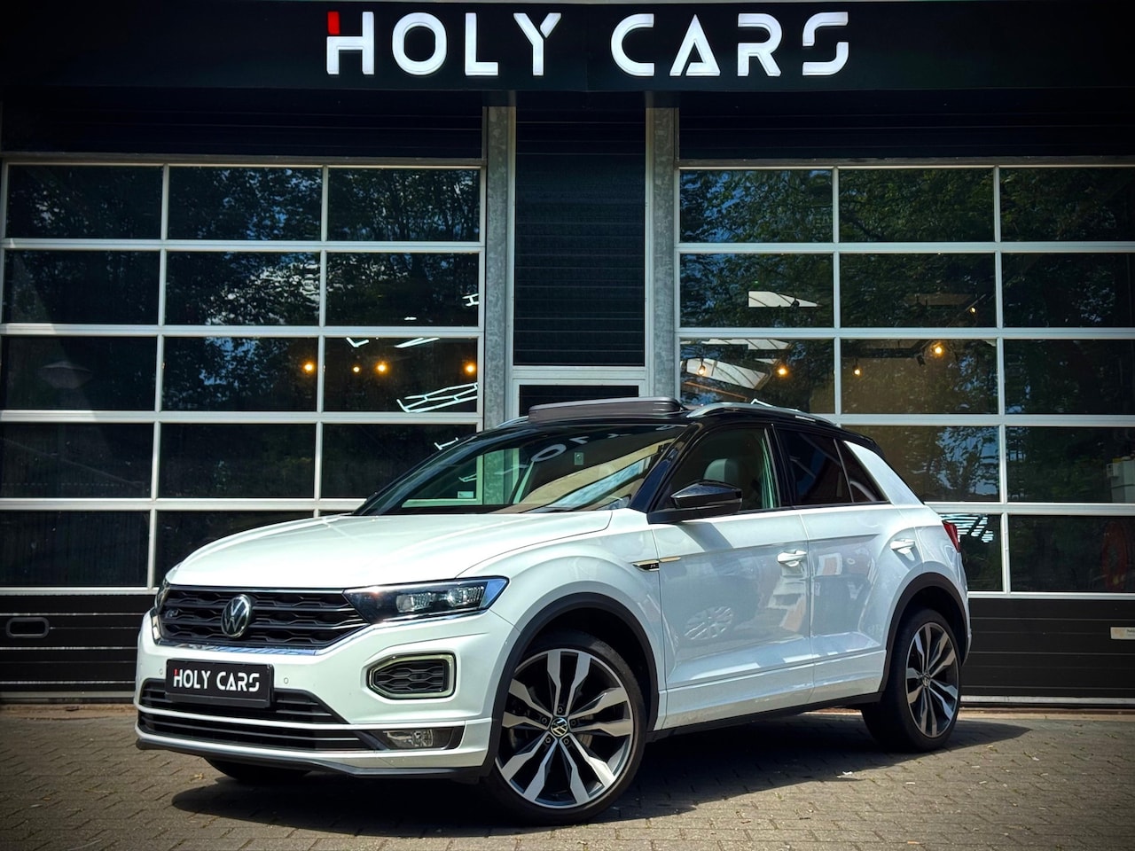 Volkswagen T-Roc - 1.5 TSI DSG 3x R-LINE | PANO | LED | VIRTUAL | KEYLESS | - AutoWereld.nl