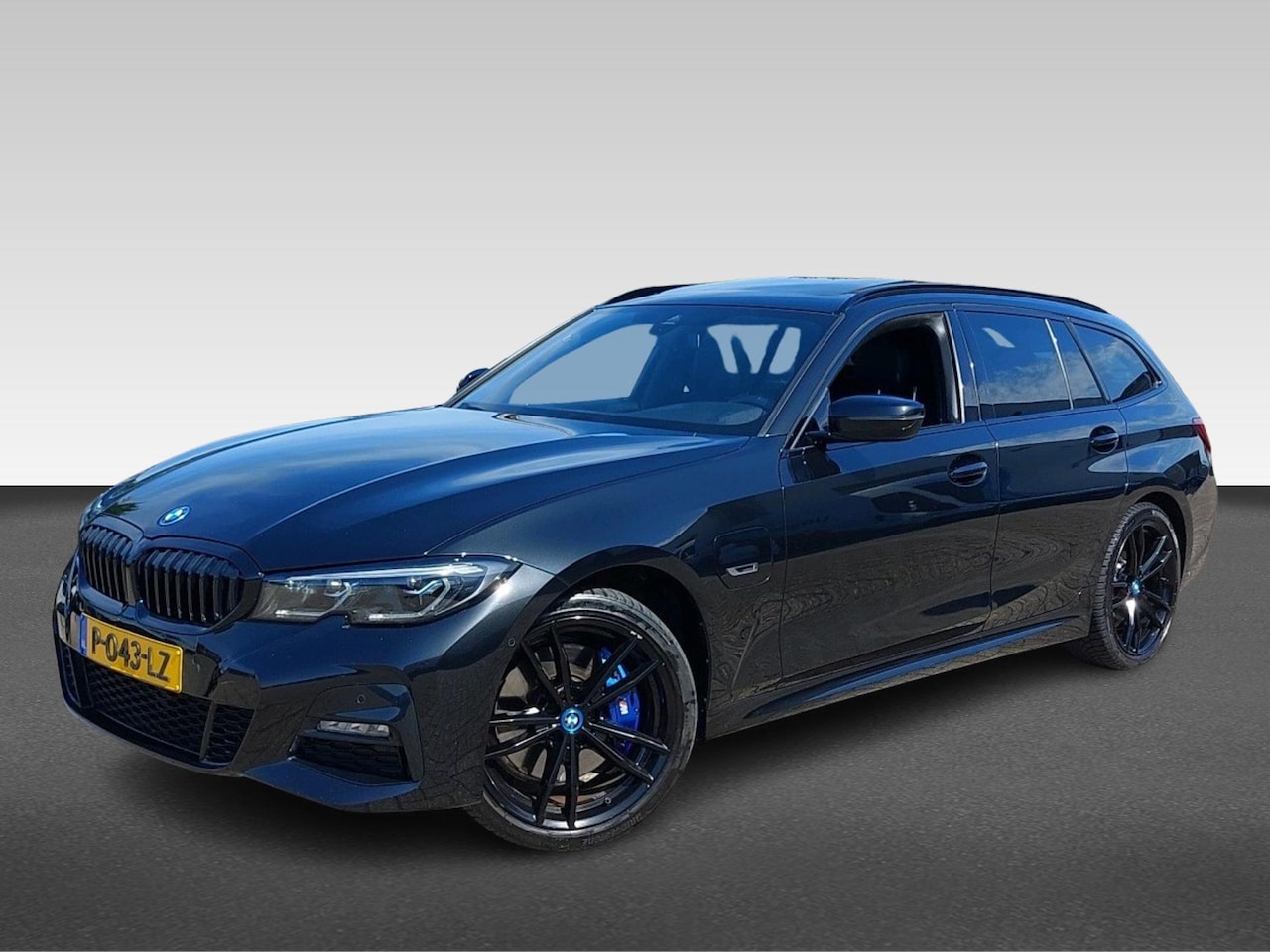 BMW 3-serie Touring - 330e Business Edition Plus | Elektrisch glazen schuif-/kanteldak | Laser LED koplampen | L - AutoWereld.nl