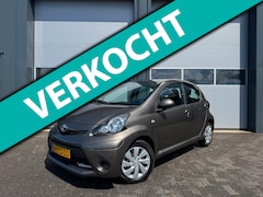Toyota Aygo - 1.0 VVT-i Aspiration Bruin 5-Deurs Airco Bluetooth