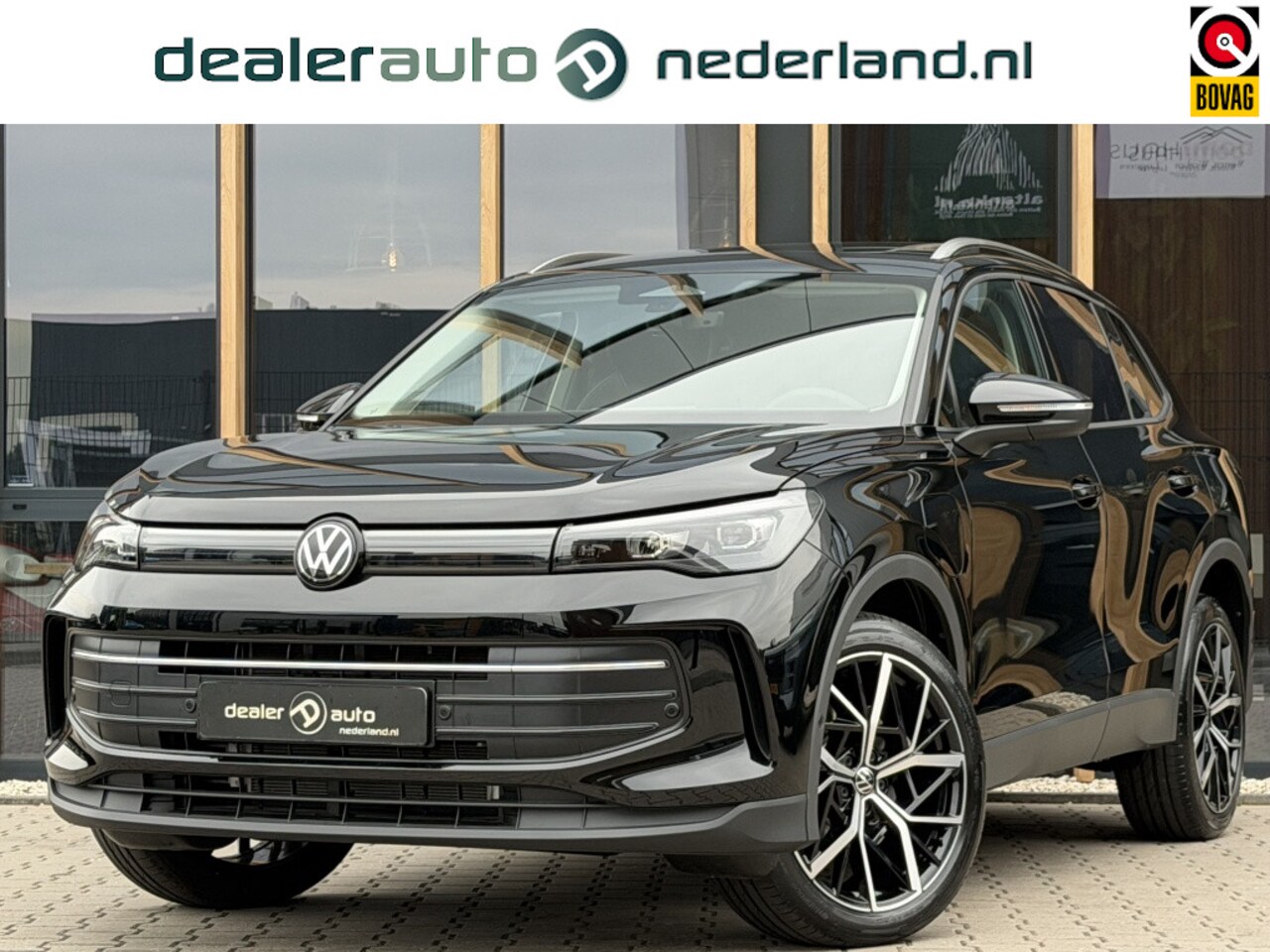 Volkswagen Tiguan - Life 1.5 TSI PHEV DSG 204 Pk | Pano | Trekhaak | 20 inch | Comfo - AutoWereld.nl