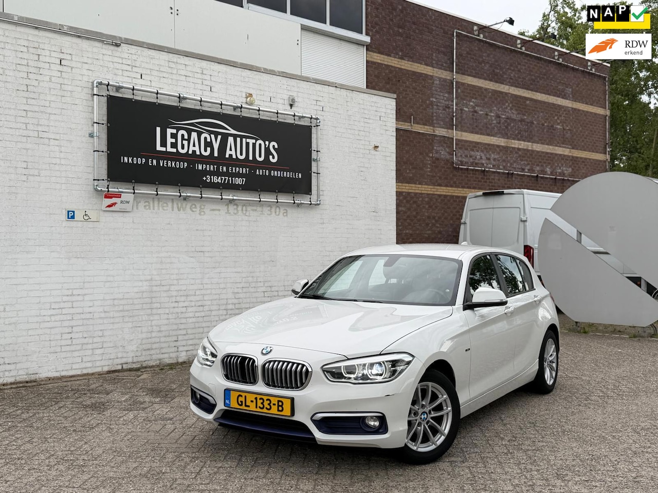BMW 1-serie - 116d Urban - TOP STAAT - LED - KEYLESS GO - EURO 6 - - AutoWereld.nl