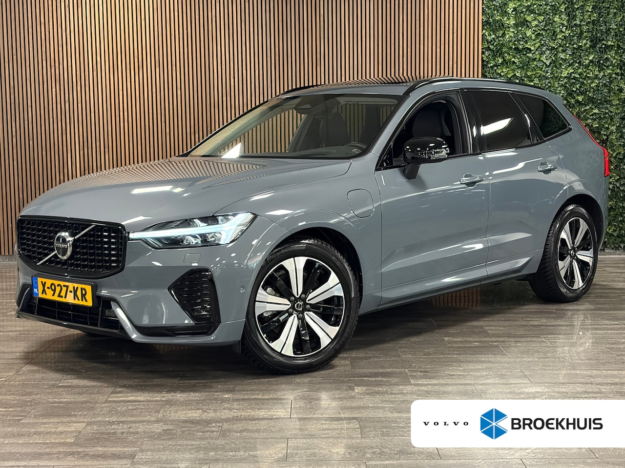 Volvo XC60 - T8 AWD Recharge Ultra Ultimate Dark | Luchtvering | Trekhaak | 360 Camera | All Season ban - AutoWereld.nl