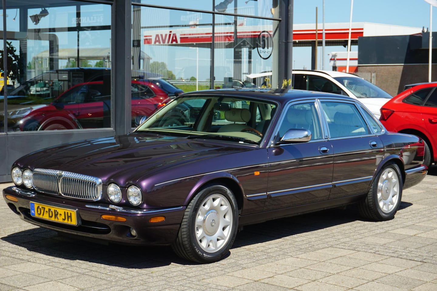 Daimler Super V8 - 4.0 SWB 1/76 - AutoWereld.nl