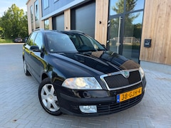 Skoda Octavia Combi - 1.9 TDI Elegance (bj 2008) AUTOMAAT/CLIMA/NAVI/XENON