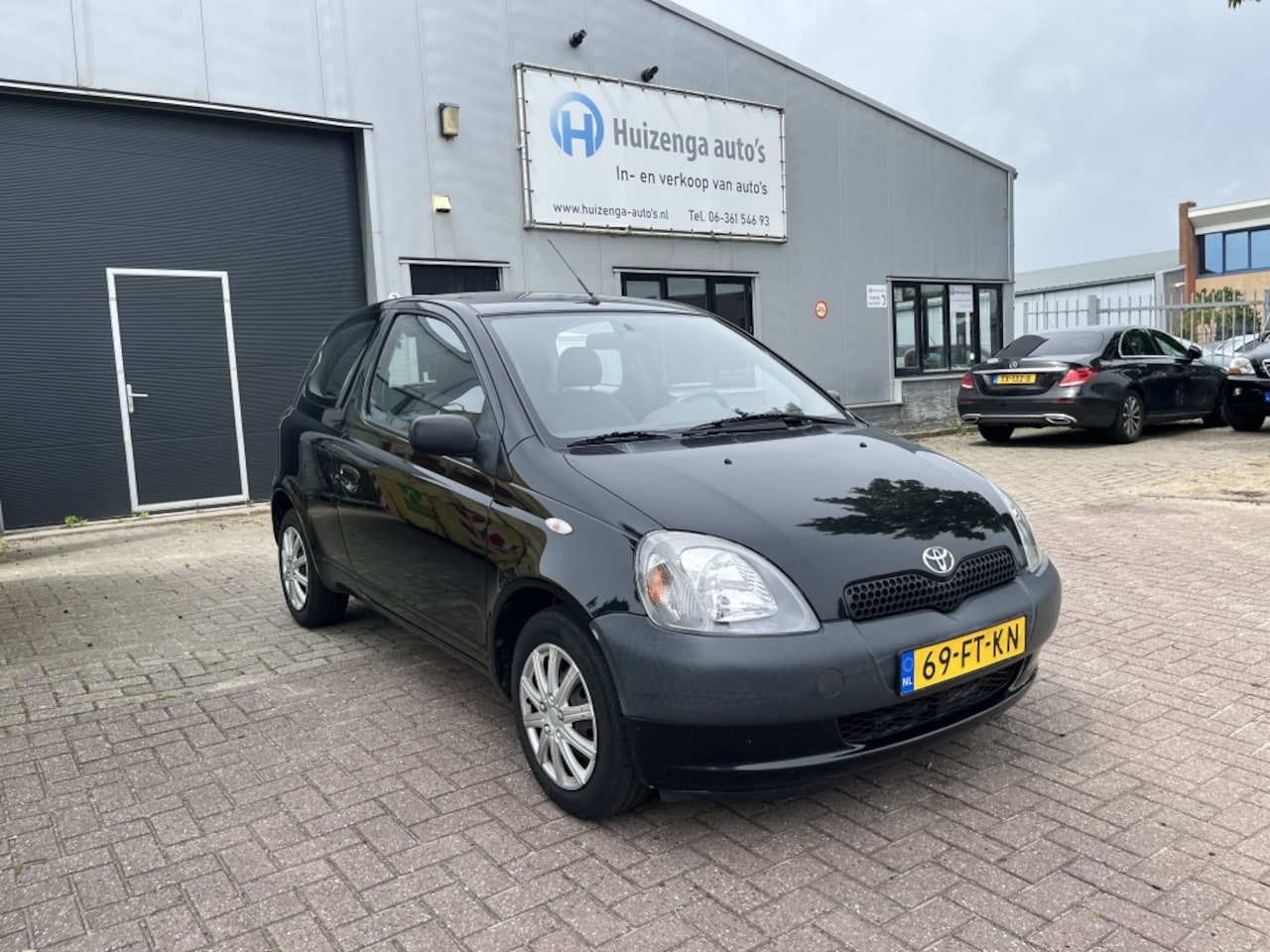 Toyota Yaris - 1.0-16V VVT-i Terra| MET NIEUWE APK! - AutoWereld.nl