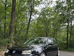 Volkswagen Golf - 2.3 V5 Highline
