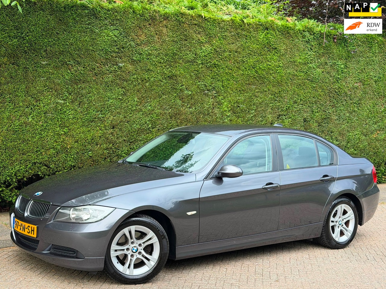 BMW 3-serie - 318i RIJDSUPER/NAVI/NLAUTO!/CRUISE/PDC/6BAK/APK - AutoWereld.nl