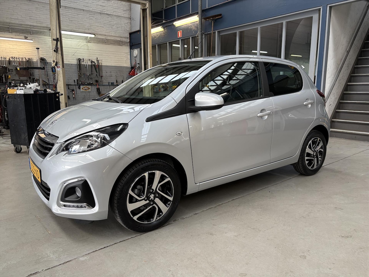 Peugeot 108 - 1.0 e-VTi 72pk 5D Allure - AutoWereld.nl