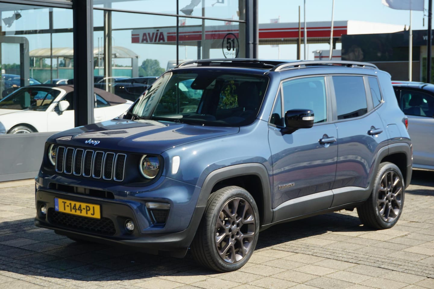 Jeep Renegade - 4xe 190 Plug-in Hybrid Electric S | PANO | LED | ACC - AutoWereld.nl