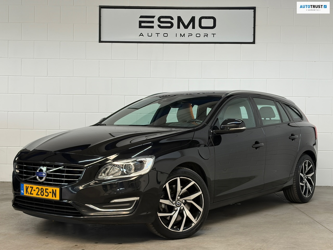 Volvo V60 - 2.4 D5 Twin Engine Special Edition Leder Trekhaak Nw. D-riem - AutoWereld.nl