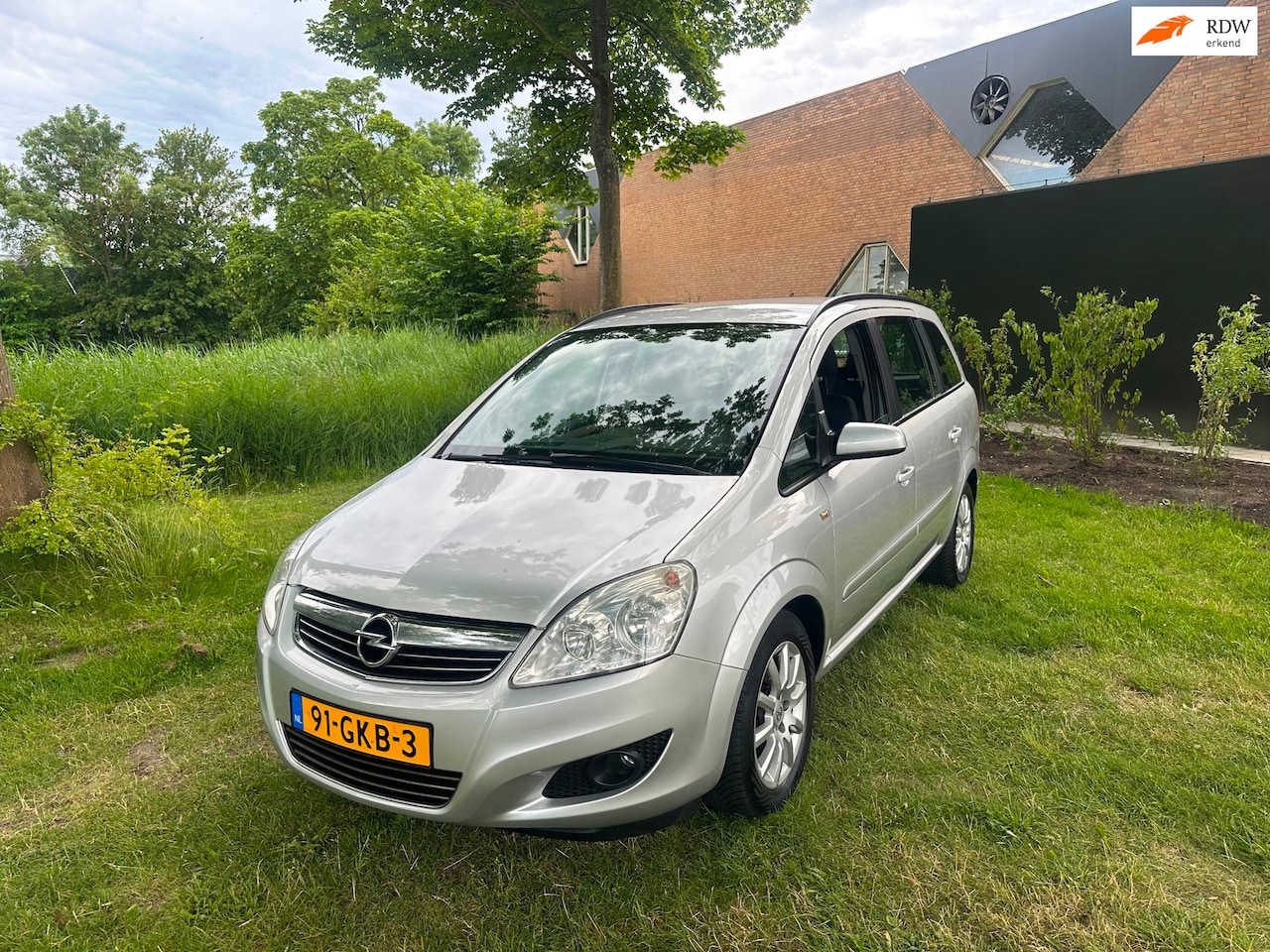 Opel Zafira - 2.2 Cosmo Airco Sport Cruise 126DKM NAP! - AutoWereld.nl
