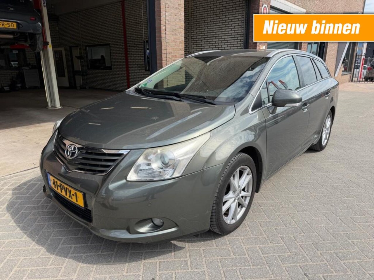 Toyota Avensis - 2.0 VVTi Bns 2T LEER CLIMA NAVI CAMERA NAP APK 4-2027 - AutoWereld.nl