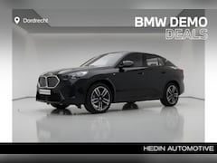 BMW iX2 - eDrive20 67kWh | M-Sport | 19" | Voorbereiding Driving Assistant Plus | Camera | Nu 41.895