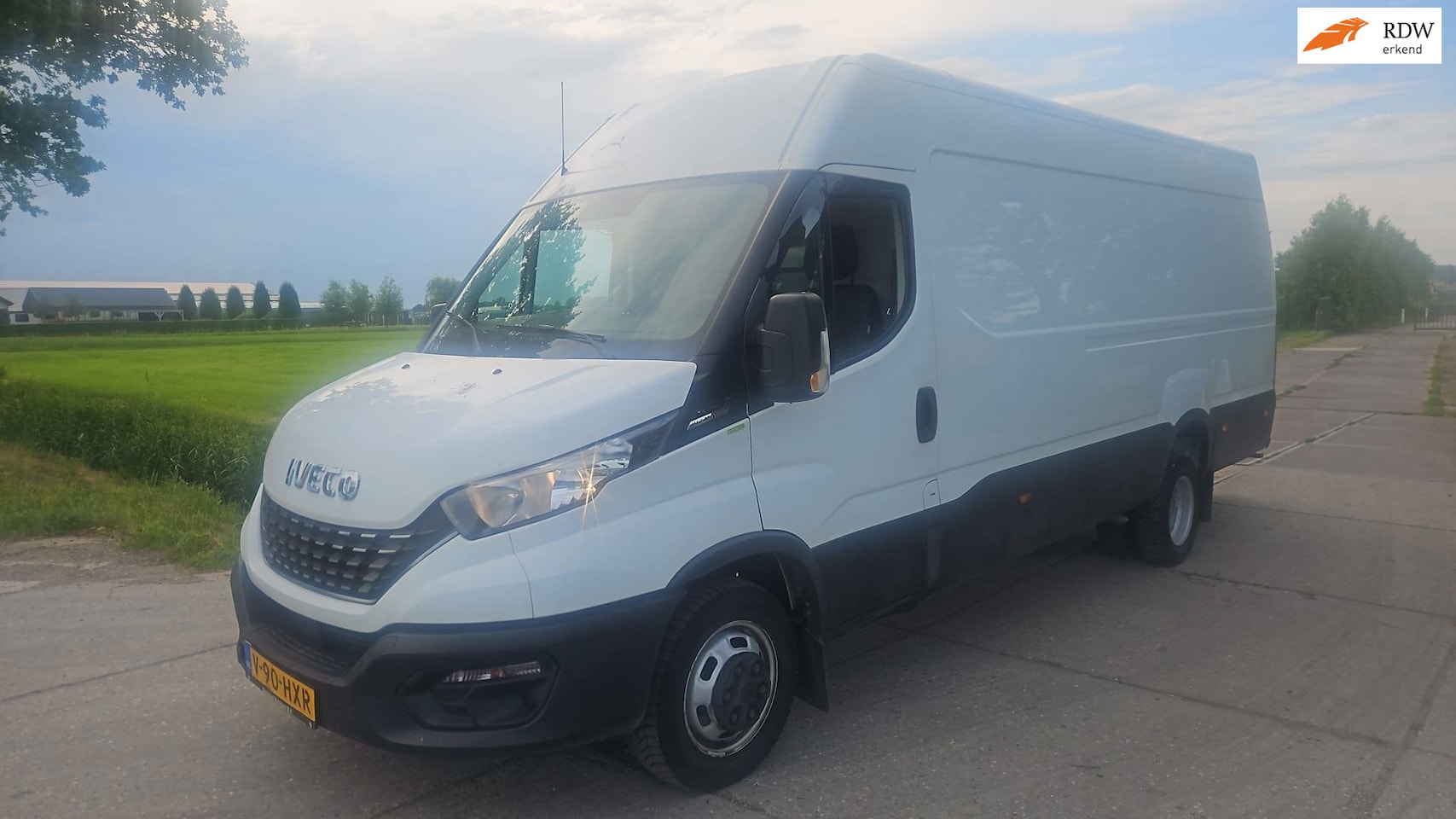 Iveco Daily - 35C16V 2.3 410 H3/ maxxi/ dubbellucht/ automaat/ bj 2021 ( euro 6) - AutoWereld.nl