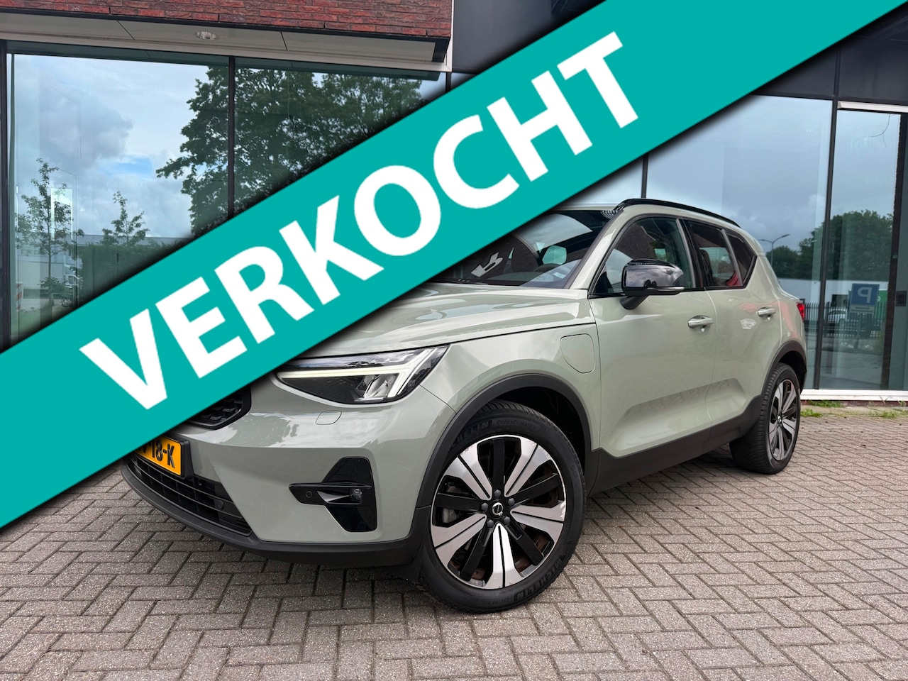 Volvo XC40 - 1.5 T4 Plug-in hybrid Ultimate Dark - Pano/Schuifdak - Navi - Camera - AutoWereld.nl