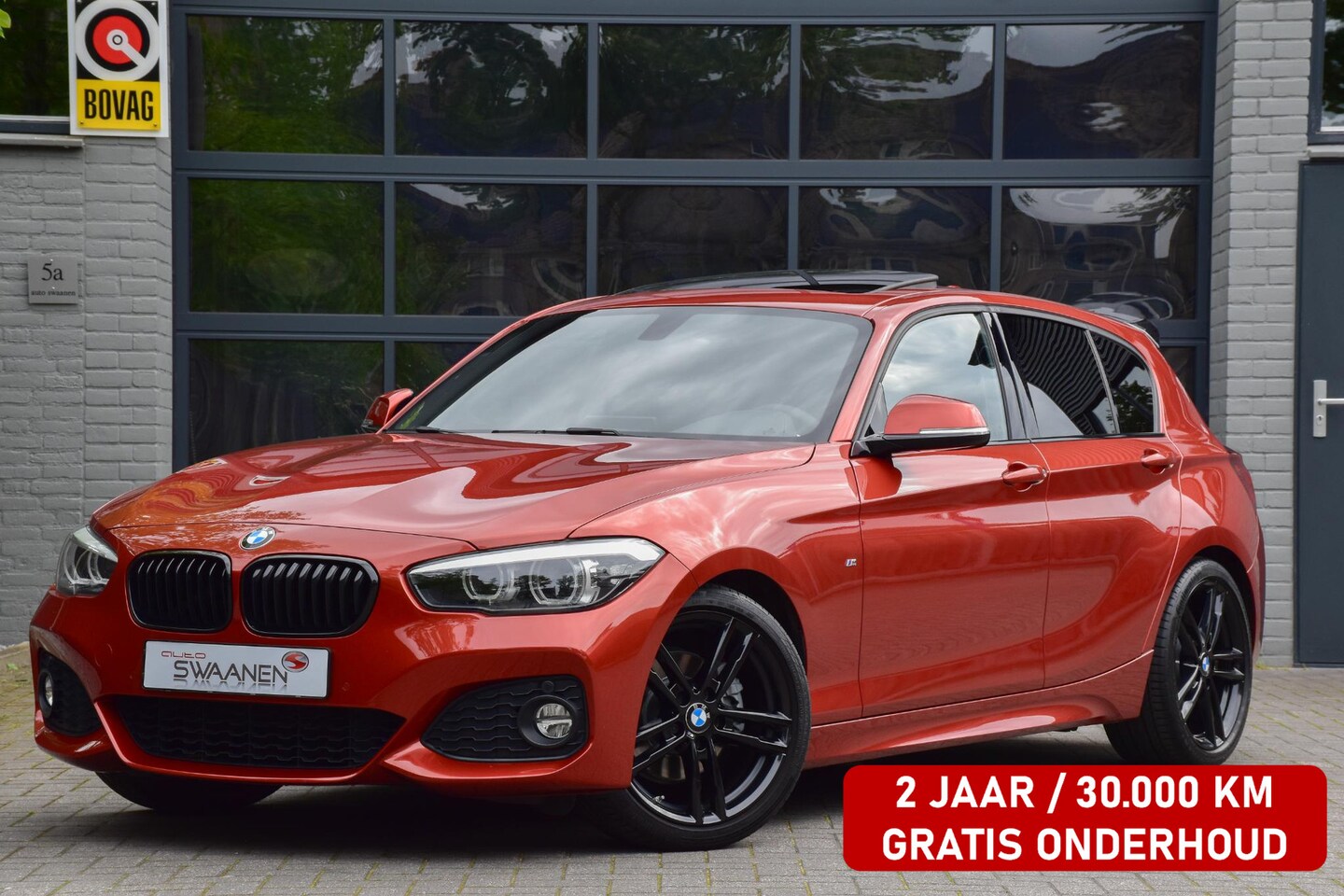 BMW 1-serie - 120i M Sport | Schuifdak | Carplay | Leer - AutoWereld.nl