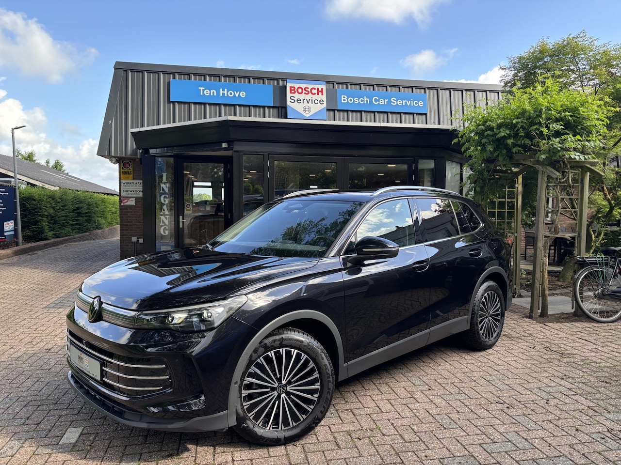 Volkswagen Tiguan - 1.5 eTSI DSG Elegance|Trekhaak|Camera|App-Connect - AutoWereld.nl