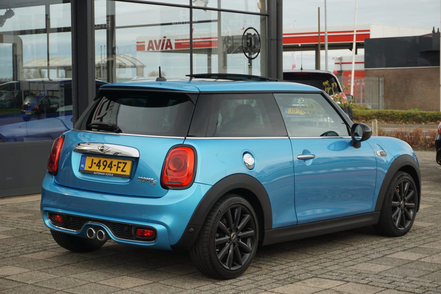 MINI 3-Deurs - 2.0 Cooper S Chili Serious Business | Pano | LED - AutoWereld.nl